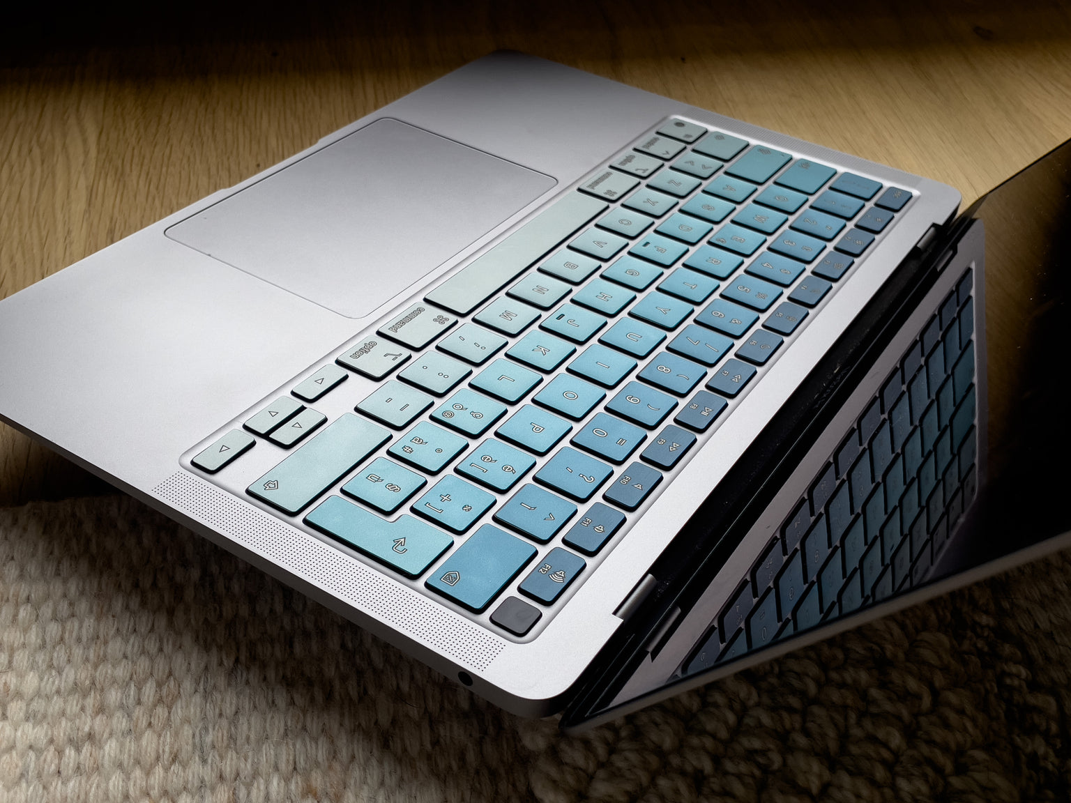 Naklejki na Klawiaturę MacBooka Air 13 niebieskie metaliczne