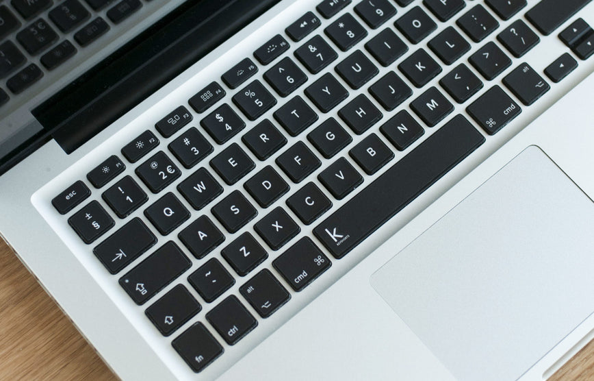 Czarna Naklejka na Klawiaturę MacBooka